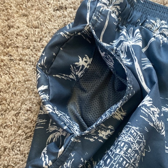 Old Navy Printed Woven 7 inch Swim Trunks Size large - Picture 5 of 8